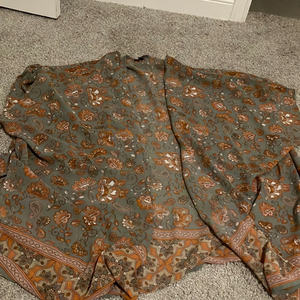 2xl beautiful cover up for the pool or beach .Plus looks amazing casual aswell.